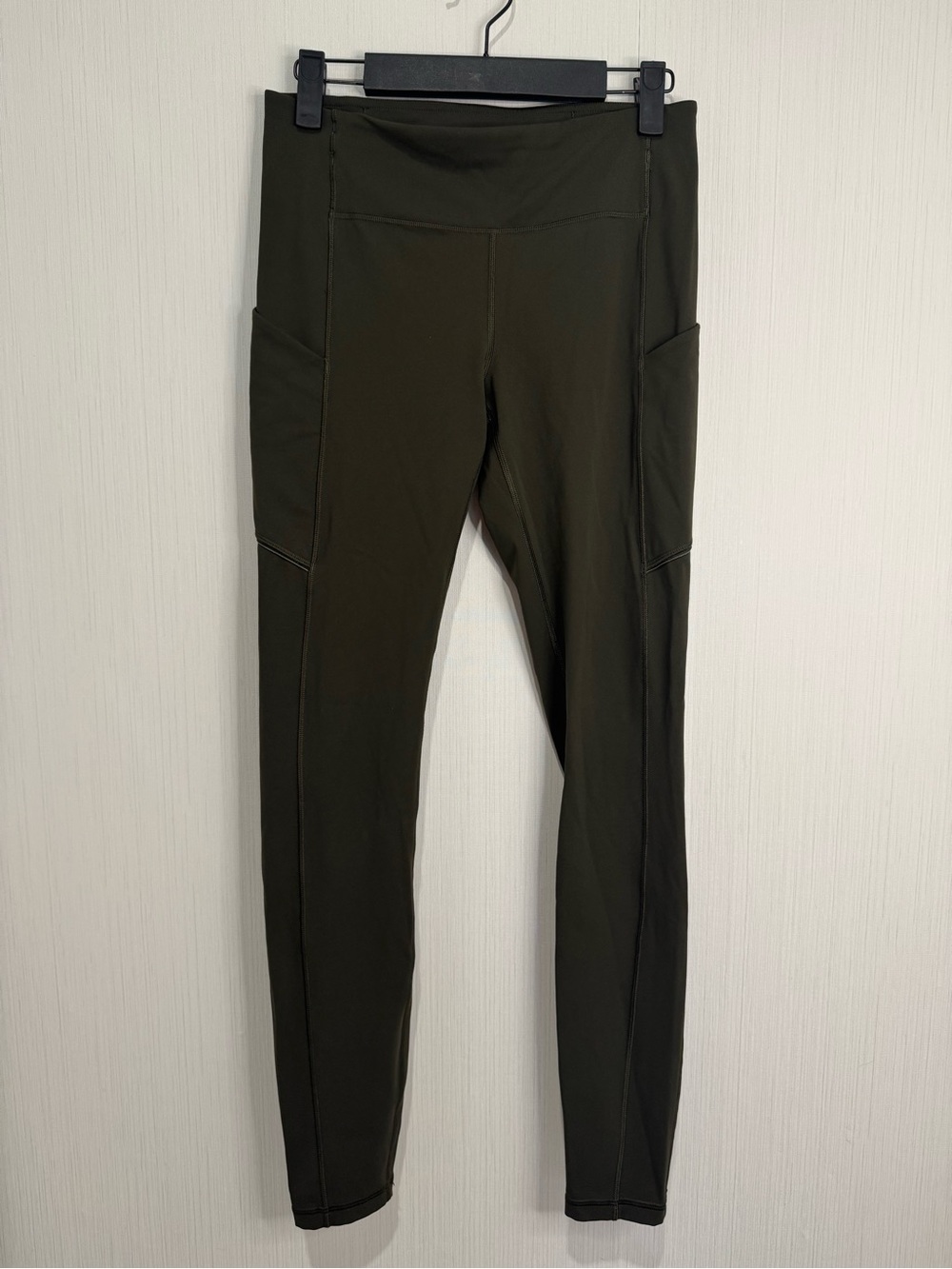 Lululemon Speed Up Leggings. Olive Green. Size 6.